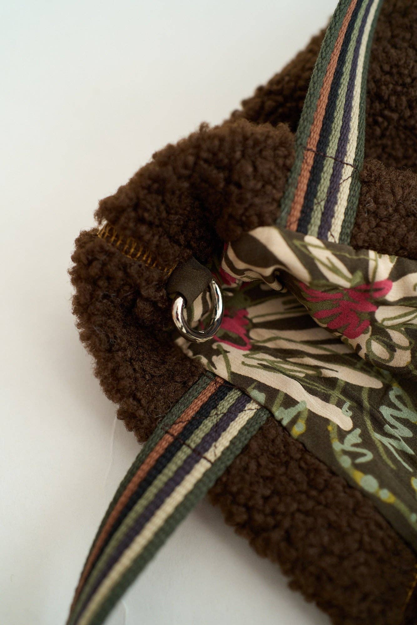 Sherpa Tote Bag with Dog Motif Embroidery in Silk - Chocolate