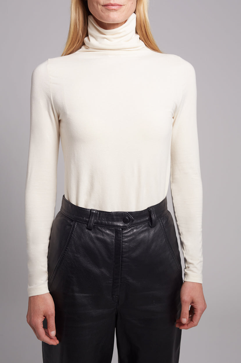 ANA T-NECK