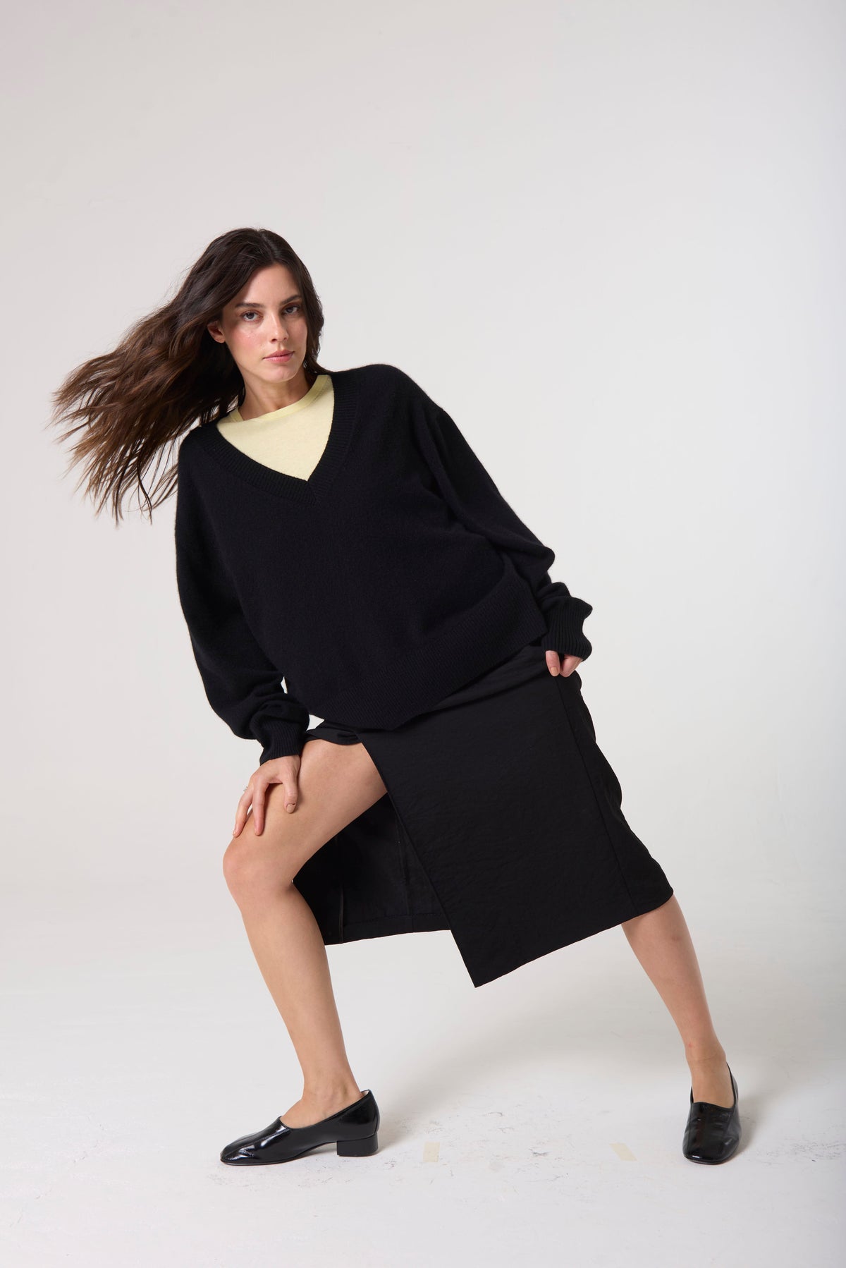 Allie V-Neck in Cashmere - Black