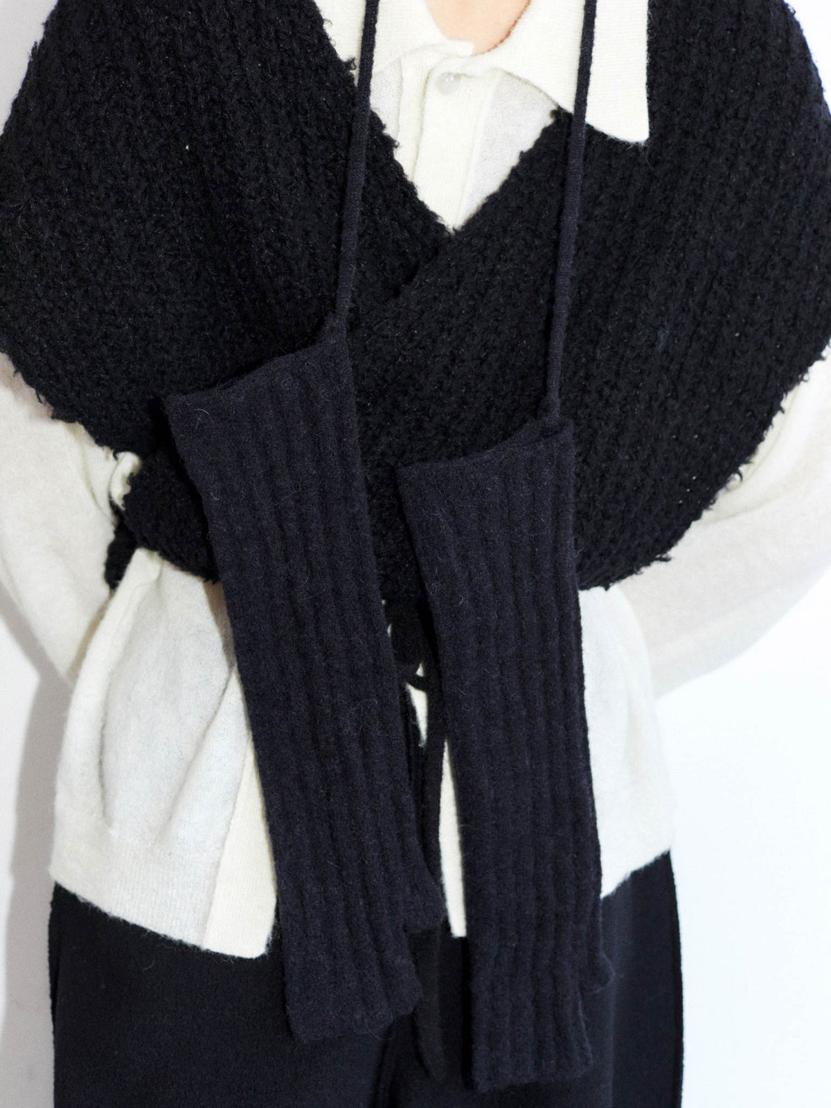 Mijikai Mittens